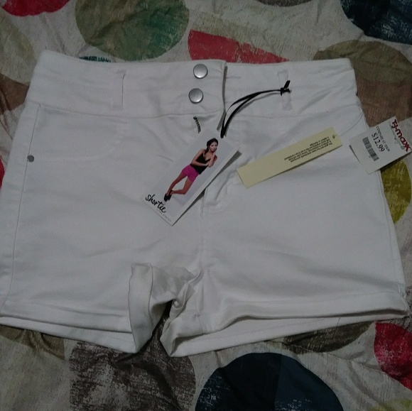 🤍Highwaist white shorts - Picture 2 of 3